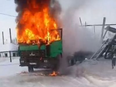 В Нюрбинском районе Якутии загорелся большегруз МАЗ
