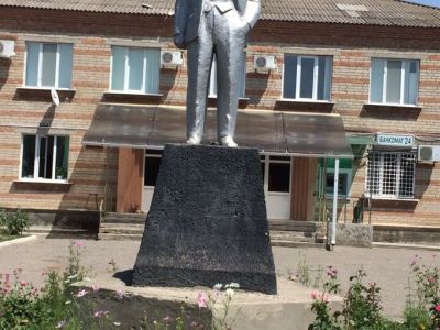 Памятник В.И.Ленину