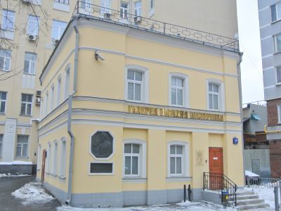 Дом, в котором жил Чехов Антон Павлович в 1890-1892 гг.