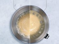 Electrolux Кухонный комбайн Electrolux EKM5570 / 1200 Вт / 10 скоростей / 4.8 л / песочного цвета