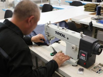 В Якутии осужденные шьют сумки для социальных работников