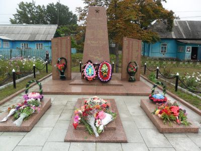 Братская могила 21 советского воина, погибшего в 1941 и 1943 гг. в боях с немецко-фашистскими захватчиками