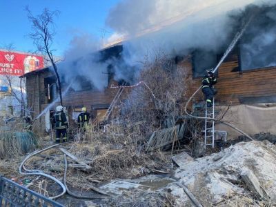 В 2-этажном расселенном доме по ул. Дзержинского, 66/1 Якутска произошел пожар