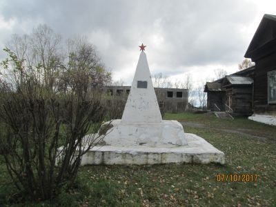 Могила пионера Монаенко Алеши, убитого в сентябре 1938 года кулаками