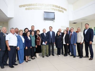 Глава Якутии встретился с почётными гражданами и ветеранами Чурапчинского района