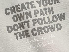 Базовый свитшот с принтом, Бежевый