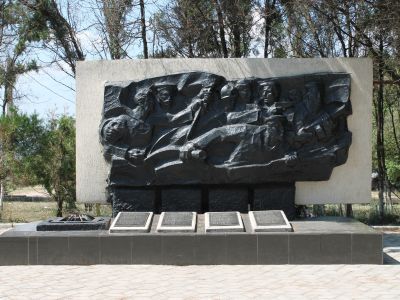 Братская могила советских воинов