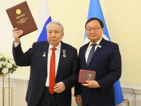 Государственные награды вручили медицинским работникам Якутии