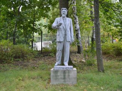 Памятник М.И. Калинину (из бронзы и гранита)
