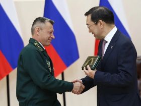 Айсен Николаев наградил лучших работников лесной отрасли Якутии