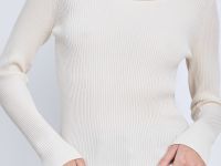 Джемпер приталенного силуэта с округлым вырезом