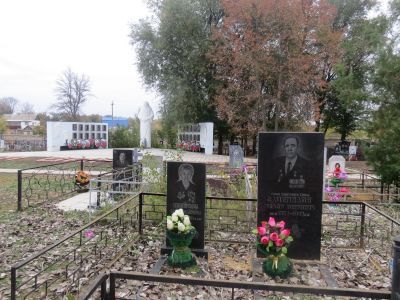 Могилы героев Советского Союза Зацепилова Ф.П., Мостового С.А., Просяного И.Е.