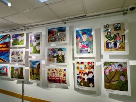 В Национальном центре медицины Якутии открыли выставку картин юных художников