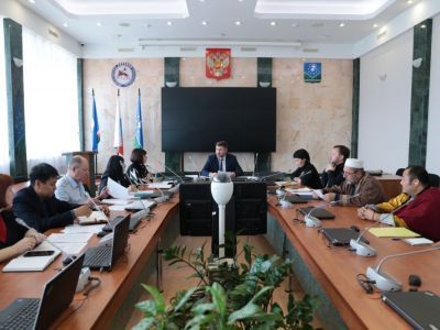 О религиозной ситуации в Мирнинском районе поговорили на заседании комиссии по делам религии