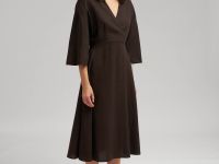 Приталенное платье миди со льном