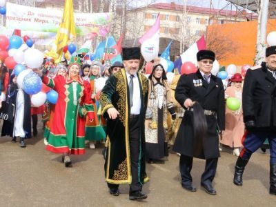 Мирнинцы с радостью встречают Первомай!