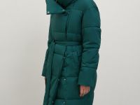 Стеганое утепленное пальто с поясом