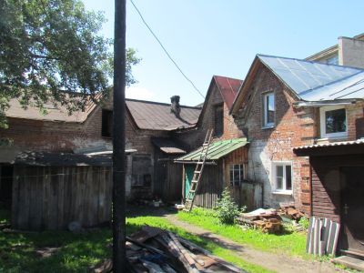 Службы в составе усадьбы Каликина