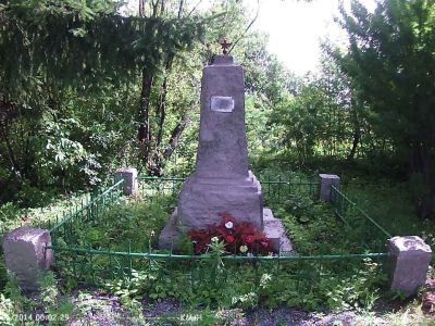 Могила 13-летнего партизана, связного Буркова Апполинария, зверски расстрелянного колчаковским отрядом 4 июля 1918 года