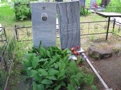 Могила Героя Советского Союза  Ивана Васильевича Глушкова