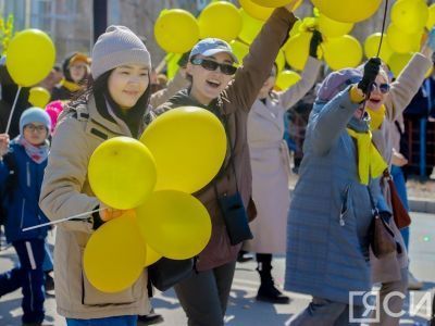 Найди себя! Большой фоторепортаж с первомайской демонстрации в Якутске