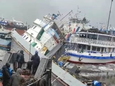 В Жатайском затоне подтопило суда. Одно ушло полностью под воду