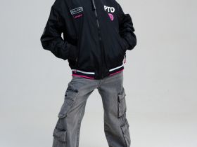 Куртка текстильная с полиуретановым покрытием для девочек (ветровка)