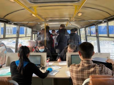 Мобильный офис социальной газификации принял заявления в мкр Пригородном Якутска