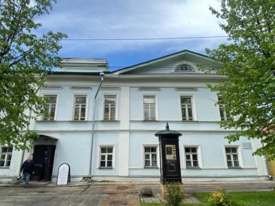 Флигель с галереей