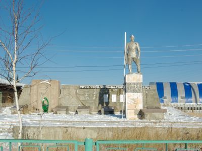 Памятник-бюст Попову Федору Кузьмичу – Герою Советского Союза. Ск. П.А.Захаров, чугун, 1968 г.
