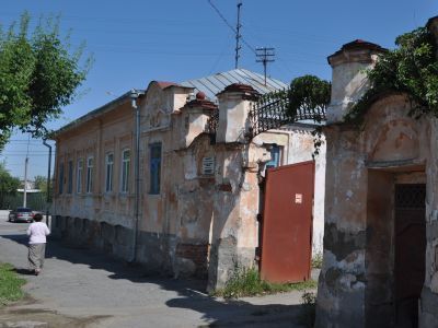 Дом жилой Ушковых с воротами