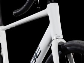 Шоссейный велосипед Cube Attain SLX, год 2025, цвет Белый, ростовка 19.5