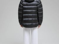 Удлиненный пуховик полуприлегающего силуэта