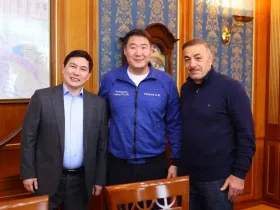 Владимир Модосян будет тренировать якутских борцов Льва Павлова и Константина Капрынова