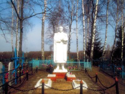 Братская могила 74 советских воинов, погибших в 1943 г. в боях с немецко-фашистскими захватчиками