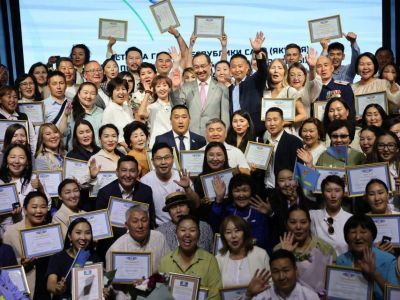 Айсен Николаев встретился с победителями конкурса грантов главы Якутии