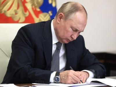 Путин подписал документ о признании ДНР и ЛНР