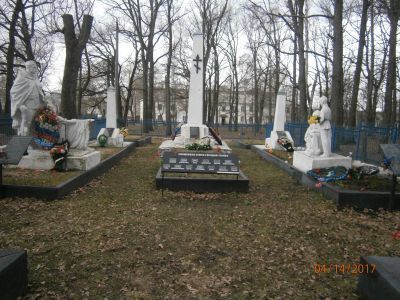 Братская могила с захоронением воинов, погибших в период Великой Отечественной войны 1941-1945 гг.