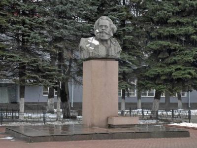 Памятник К. Марксу