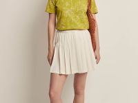 Футболка приталенного силуэта с цветочным принтом