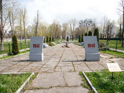 Братская могила советских воинов, погибших в январе 1945 года