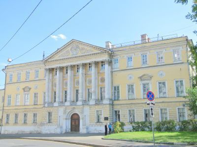 Главный дом с интерьерами ("Золотые комнаты")