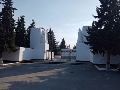 Братское кладбище советских воинов, погибших в боях с фашистскими захватчиками