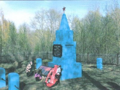 Братская могила 21 воина Советской Армии, погибших в 1941-1943 гг. в боях с немецко-фашистскими захватчиками. Установлен обелиск