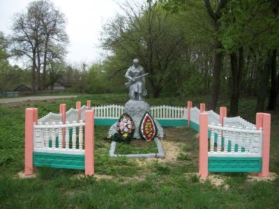 Братская могила 7 советских воинов, погибших в 1943 г. в бою с немецко-фашистскими захватчиками