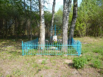 Братская могила 8 советских воинов, погибших в 1941 и 1943 гг. в боях с немецко-фашистскими захватчиками