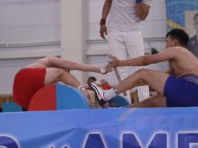 Международный турнир по мас-рестлингу в Якутии запомнился сенсациями