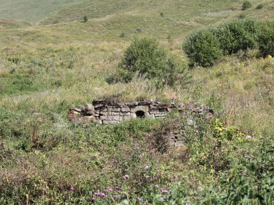 Верхнекейские склеповые постройки