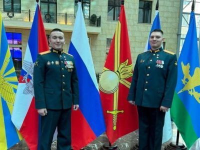 Офицерам из Якутии вручили медали Героев России