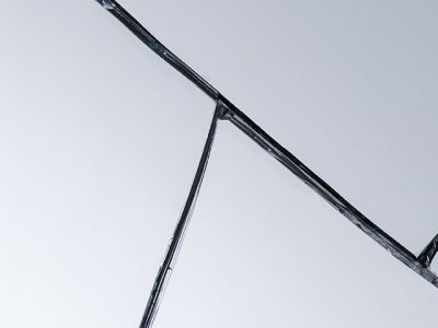 В России создали самовосстанавливающуюся от трещин пленку для смартфона